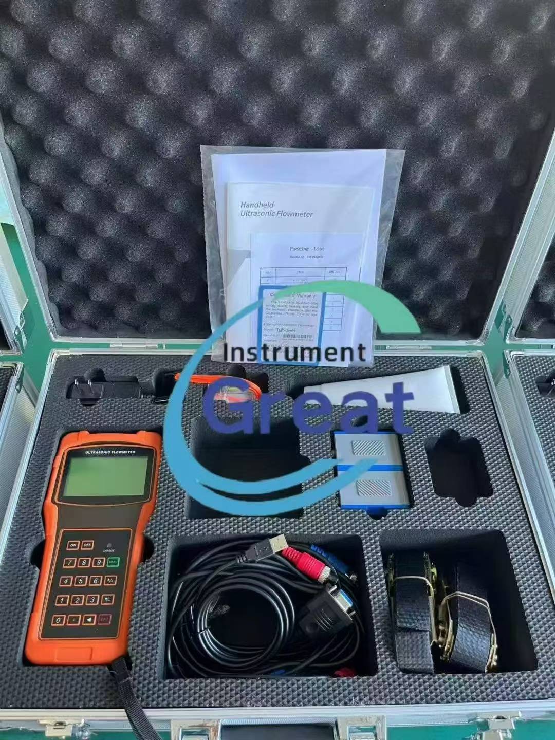 Actual picture Kit del flujómetro ultrasónico ultraportátil Great TUF-2000H con transmisor, transductores y accesorios en maleta.