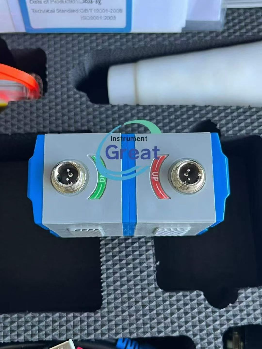 Transducer Transductor clamp-on del flujómetro ultrasónico Great TUF-2000H para medición de caudal sin intervenir la tubería.