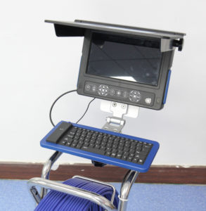 Pantalla LCD de 10,1 pulgadas mostrando inspección en tiempo real.